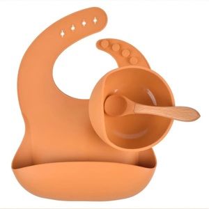 1 suction bowl, spoon, and bib.